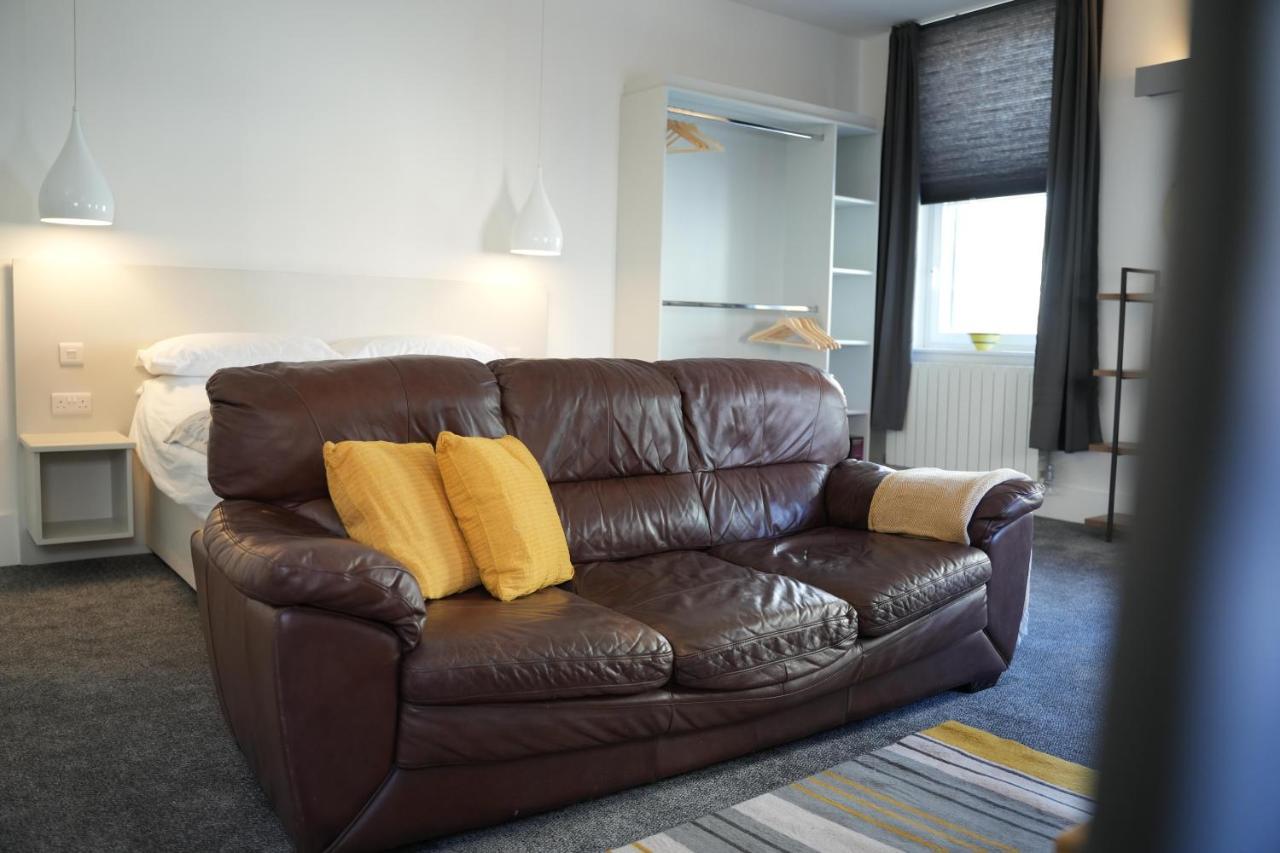 Gorgeous Comfortable Apartment On The High Street Merthyr Tydfil Eksteriør bilde
