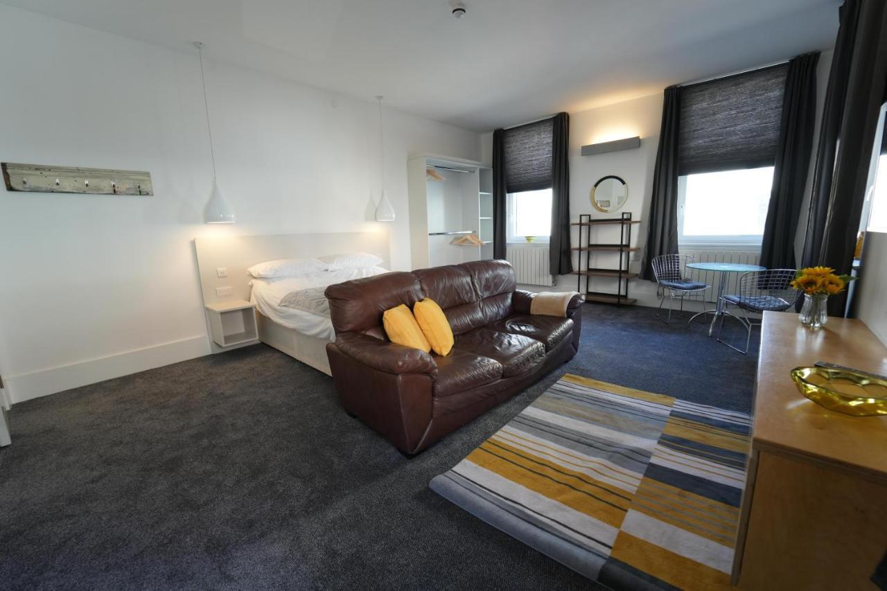Gorgeous Comfortable Apartment On The High Street Merthyr Tydfil Eksteriør bilde