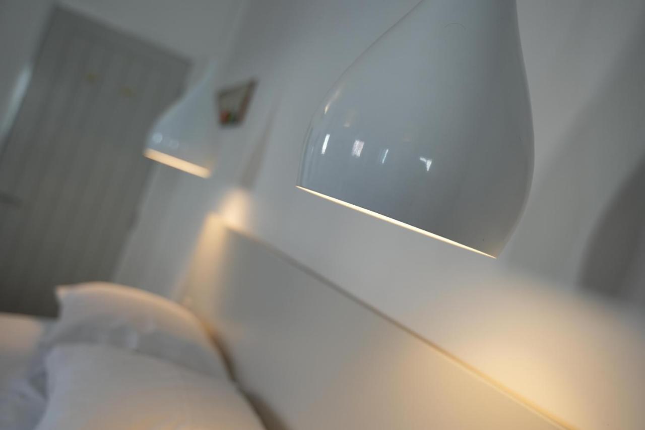 Gorgeous Comfortable Apartment On The High Street Merthyr Tydfil Eksteriør bilde