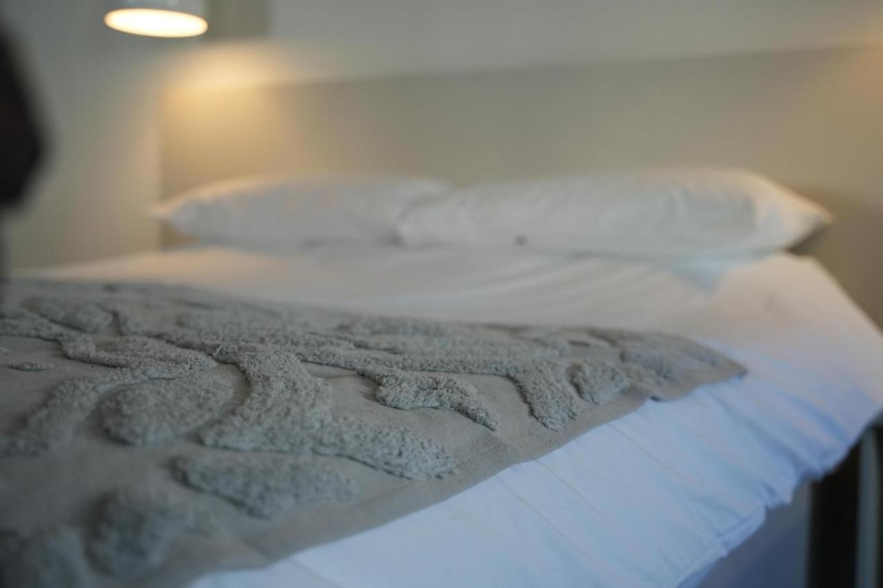 Gorgeous Comfortable Apartment On The High Street Merthyr Tydfil Eksteriør bilde