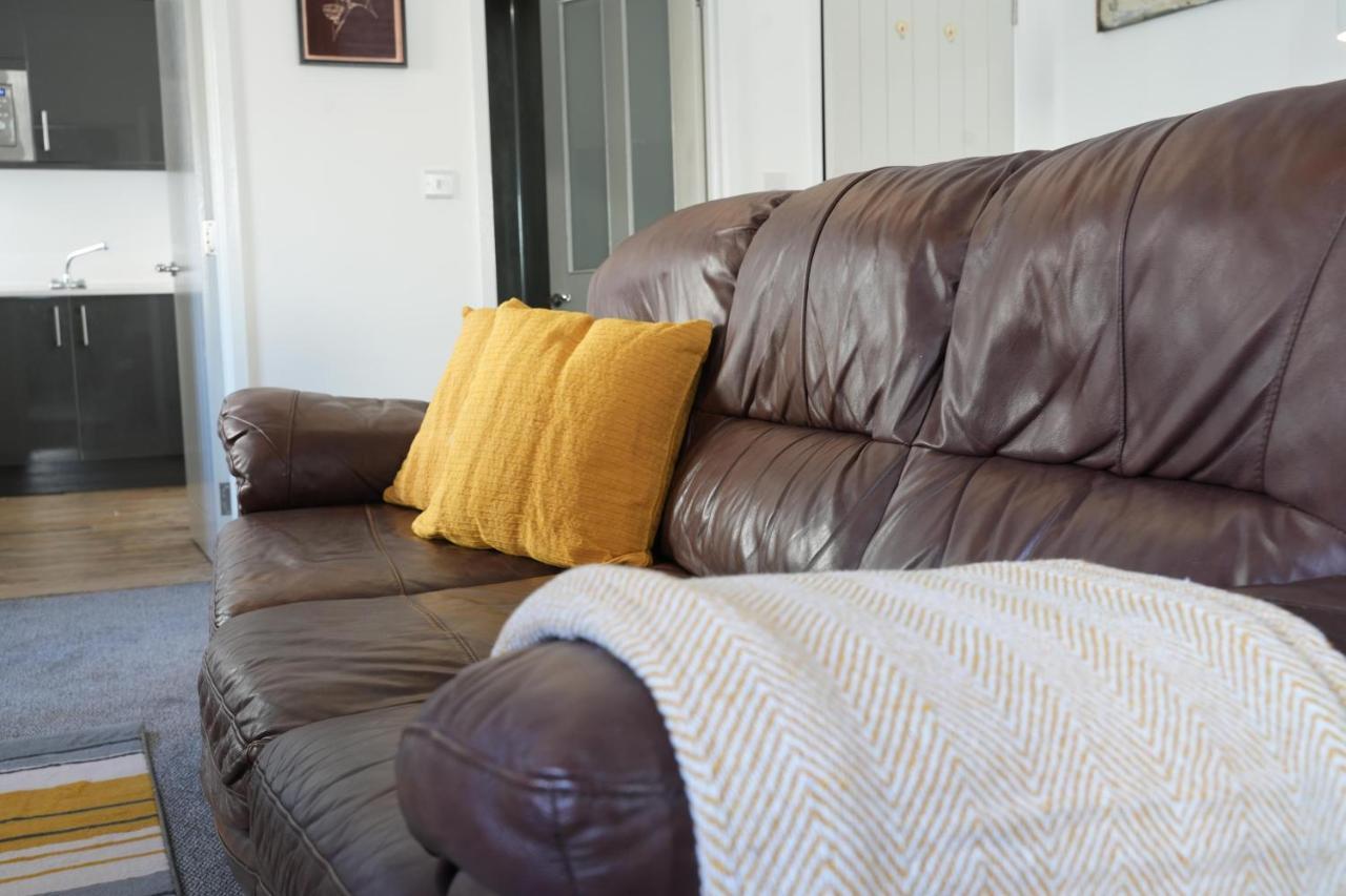 Gorgeous Comfortable Apartment On The High Street Merthyr Tydfil Eksteriør bilde