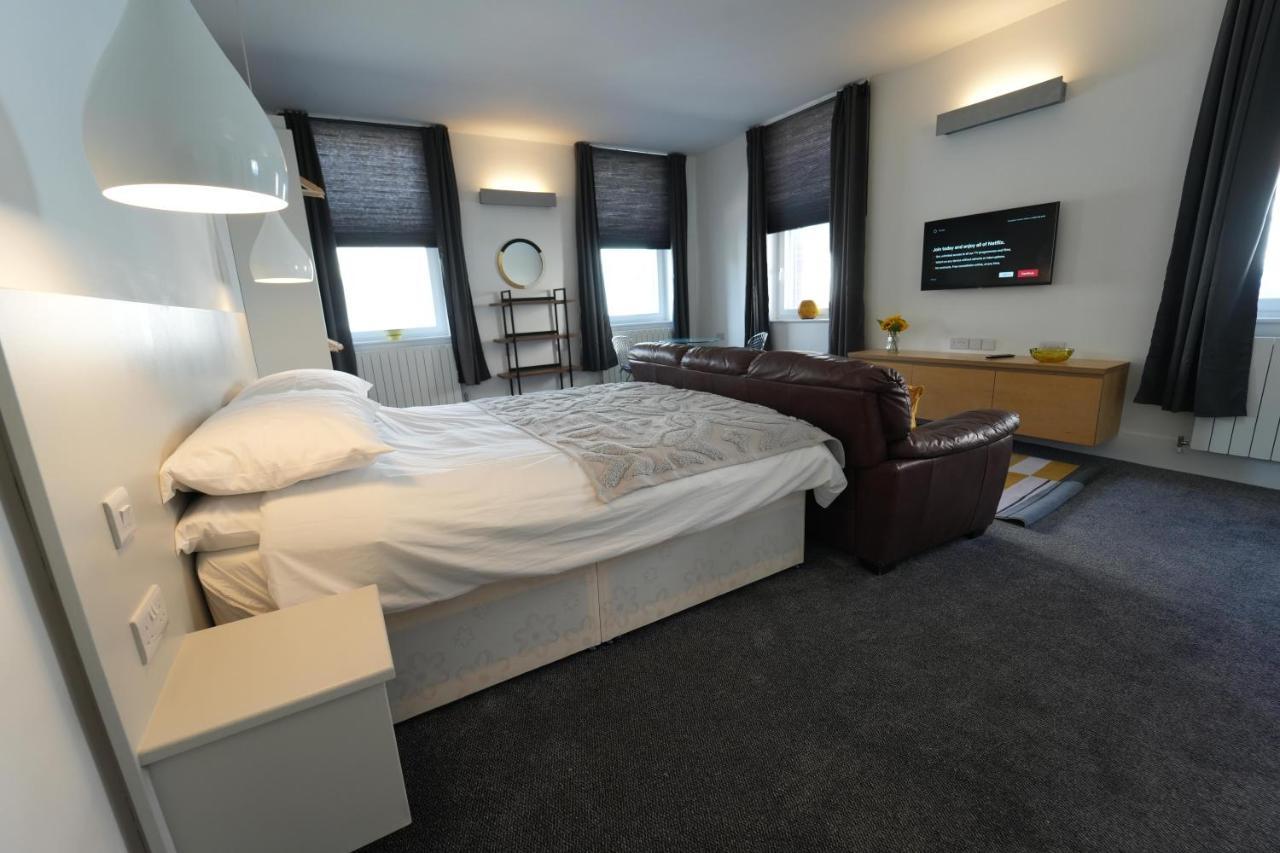 Gorgeous Comfortable Apartment On The High Street Merthyr Tydfil Eksteriør bilde