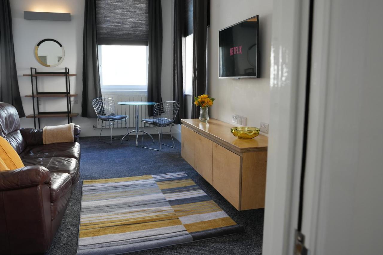 Gorgeous Comfortable Apartment On The High Street Merthyr Tydfil Eksteriør bilde