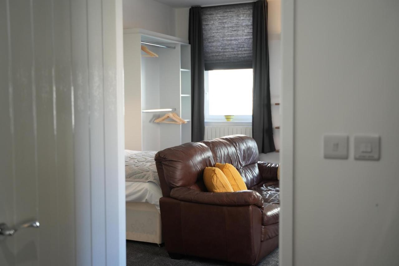 Gorgeous Comfortable Apartment On The High Street Merthyr Tydfil Eksteriør bilde